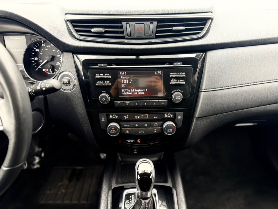 2017 Nissan Rogue SV - Photo 20