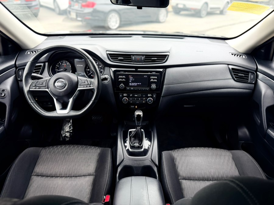 2017 Nissan Rogue SV - Photo 10