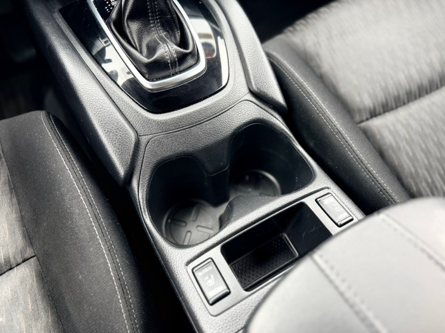 2017 Nissan Rogue SV - Photo 26