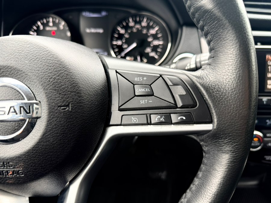 2017 Nissan Rogue SV - Photo 16