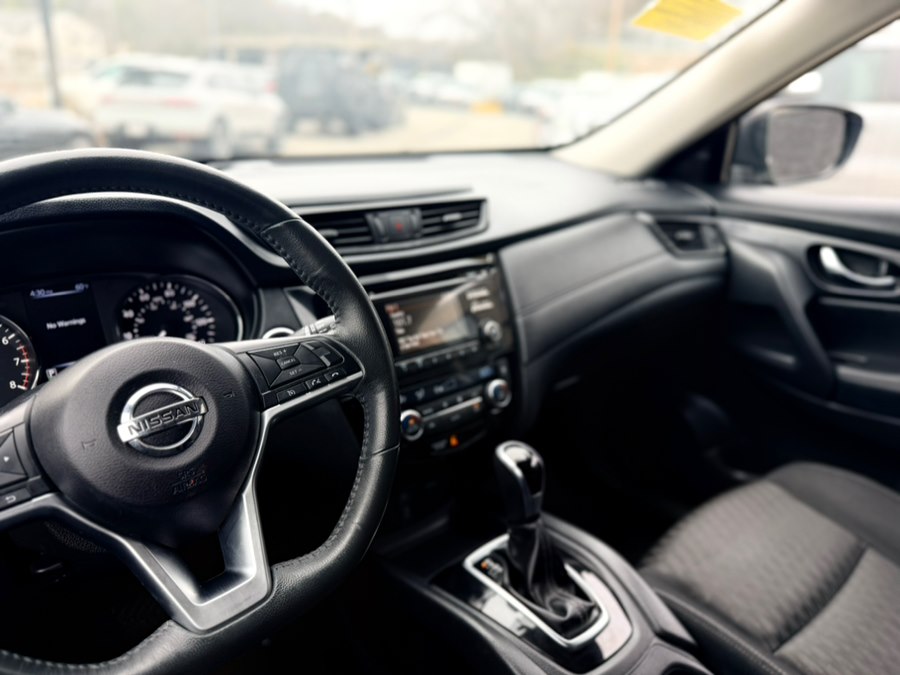 2017 Nissan Rogue SV - Photo 28