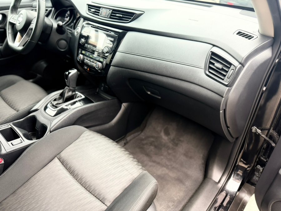 2017 Nissan Rogue SV - Photo 36