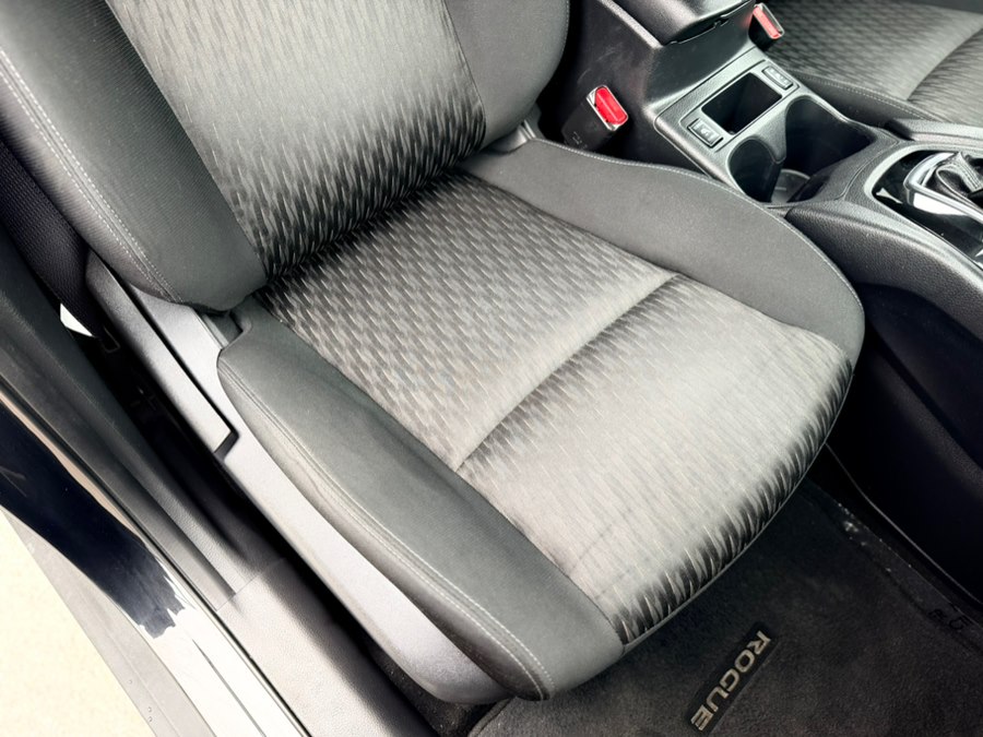 2017 Nissan Rogue SV - Photo 35