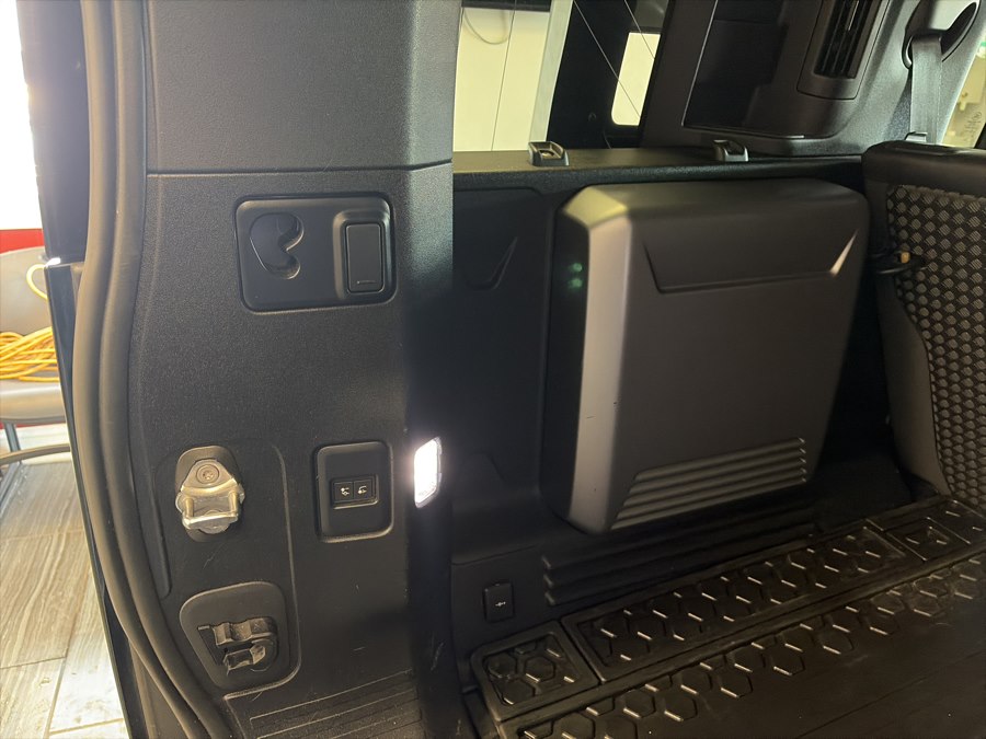 2022 Land Rover Defender X-Dynamic HSE - Photo 22