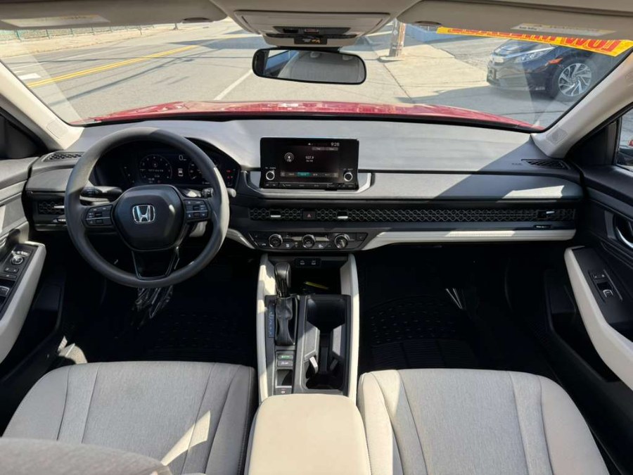2025 Honda Accord SE - Photo 10
