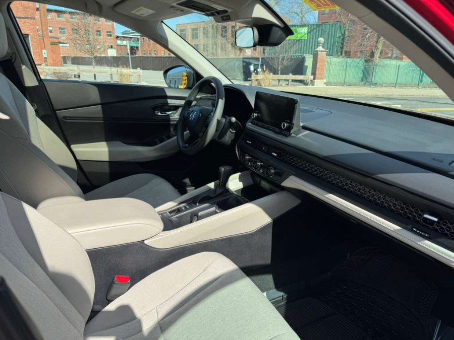 2025 Honda Accord SE - Photo 9