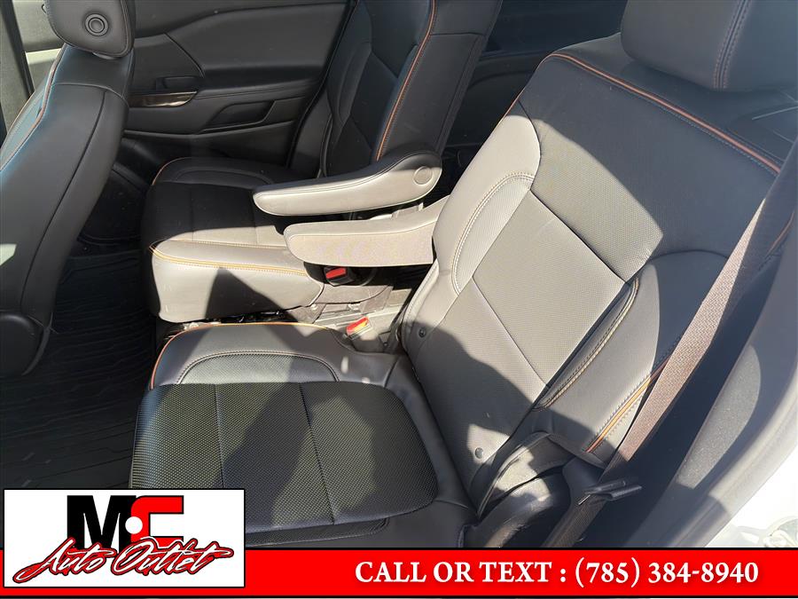 2023 GMC Acadia AT4 - Photo 9