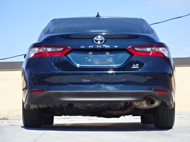 2021 Toyota Camry LE - Photo 10
