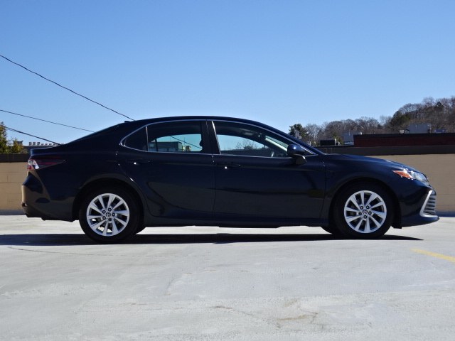 2021 Toyota Camry LE - Photo 8
