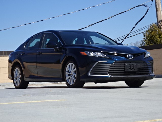 2021 Toyota Camry LE - Photo 7