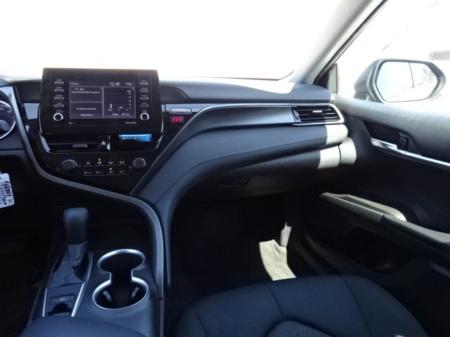 2021 Toyota Camry LE - Photo 32
