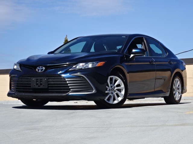 2021 Toyota Camry LE - Photo 29