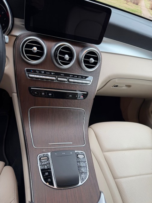 2022 Mercedes-Benz GLC GLC300 - Photo 14