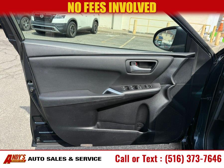 2015 Toyota Camry LE - Photo 12
