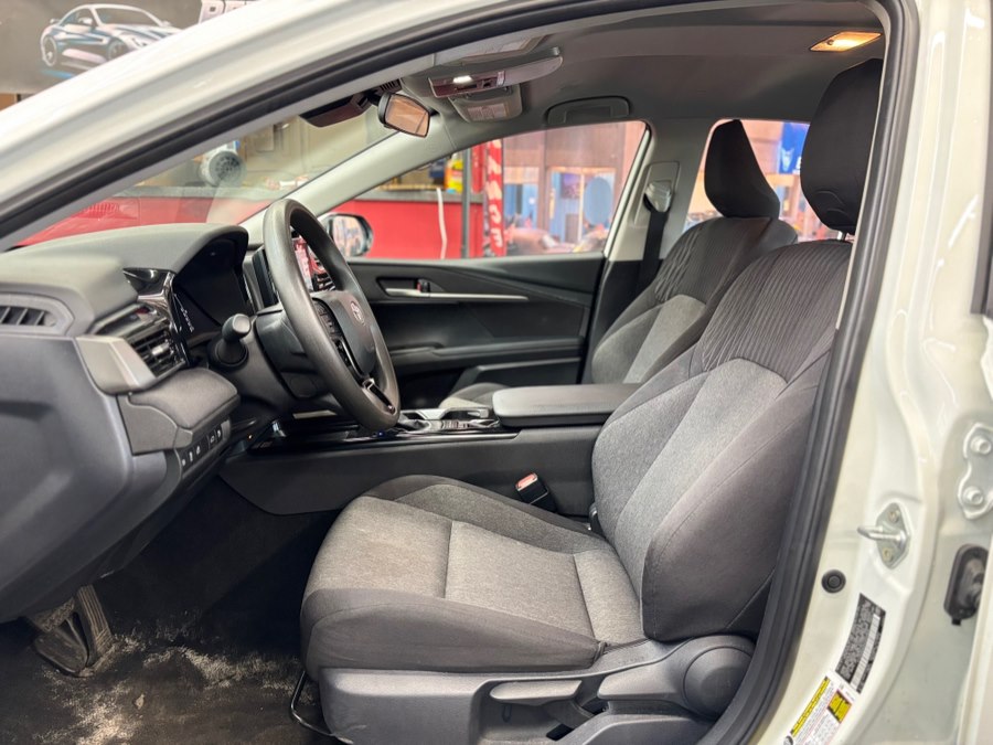 2025 Toyota Camry LE - Photo 8