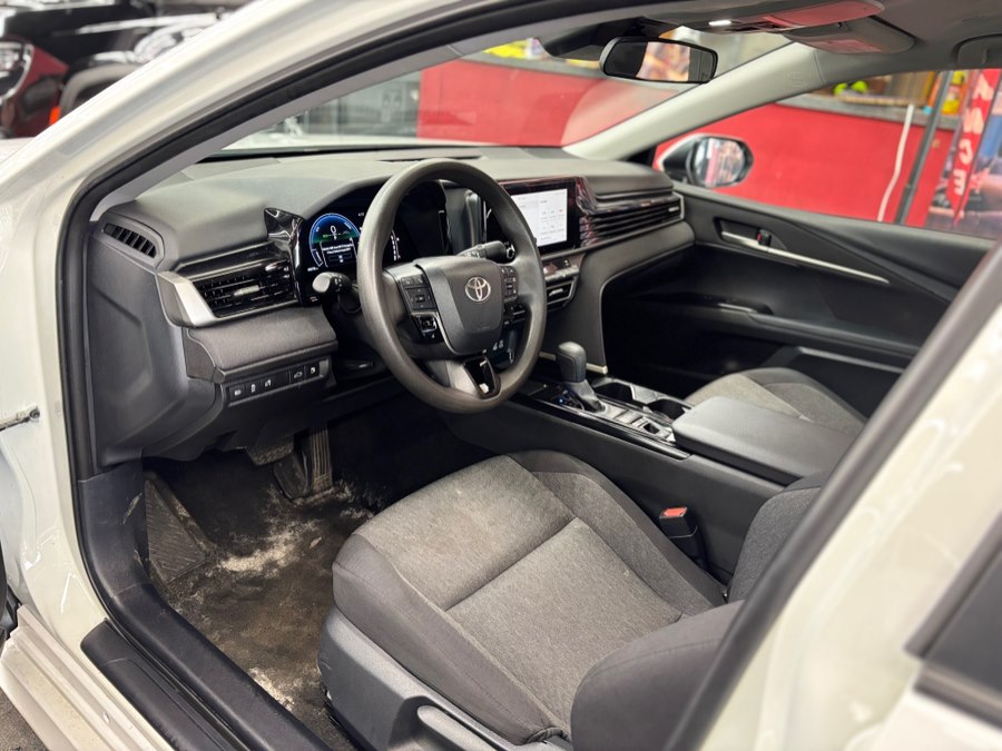 2025 Toyota Camry LE - Photo 10