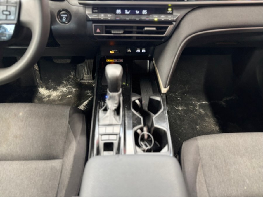 2025 Toyota Camry LE - Photo 28