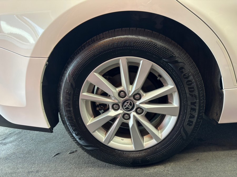 2025 Toyota Camry LE - Photo 32