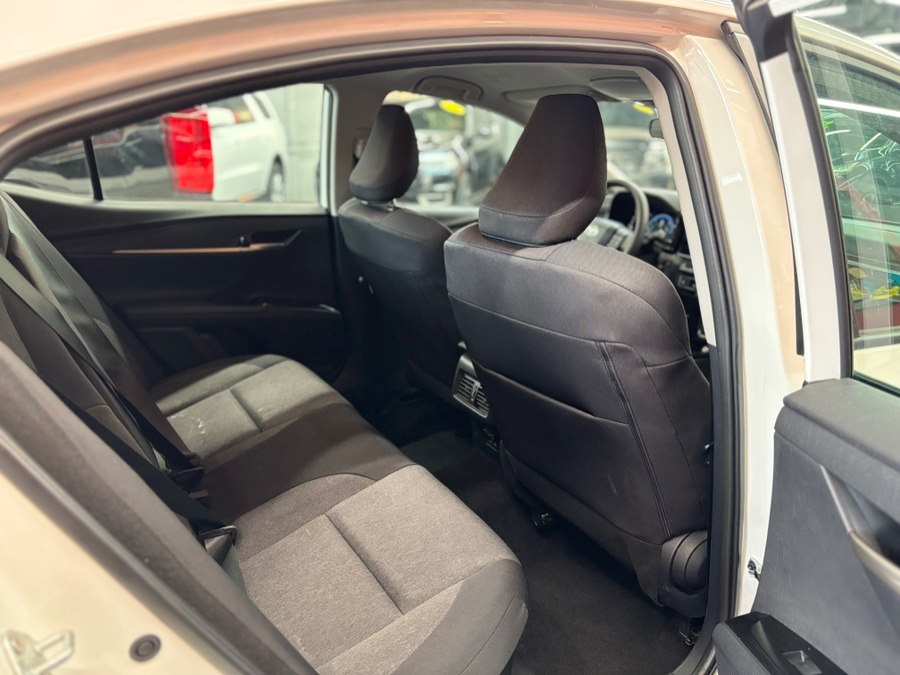 2025 Toyota Camry LE - Photo 18