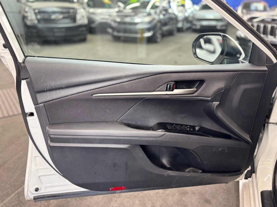 2025 Toyota Camry LE - Photo 11