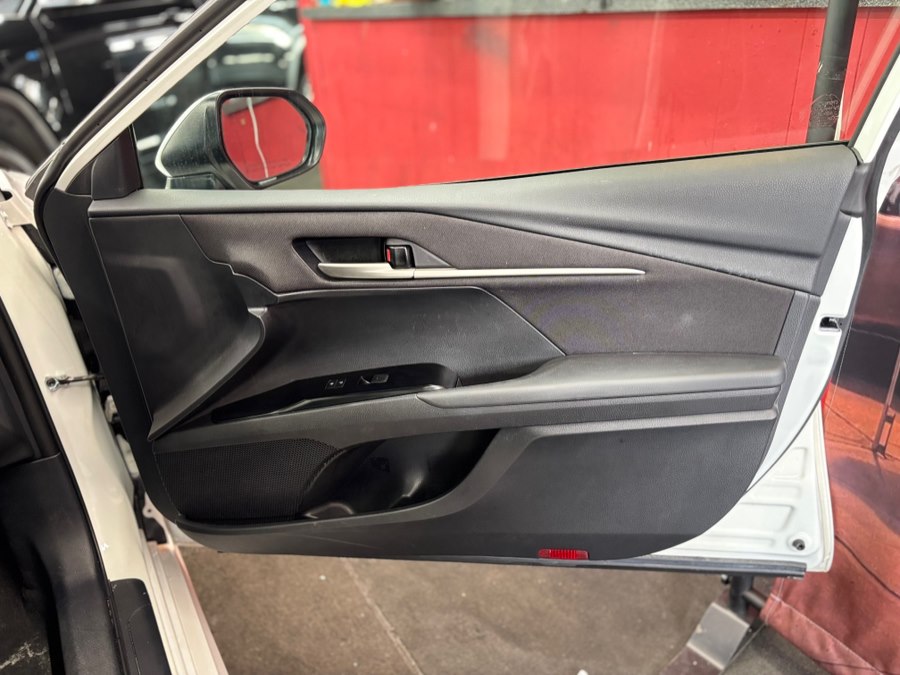 2025 Toyota Camry LE - Photo 23