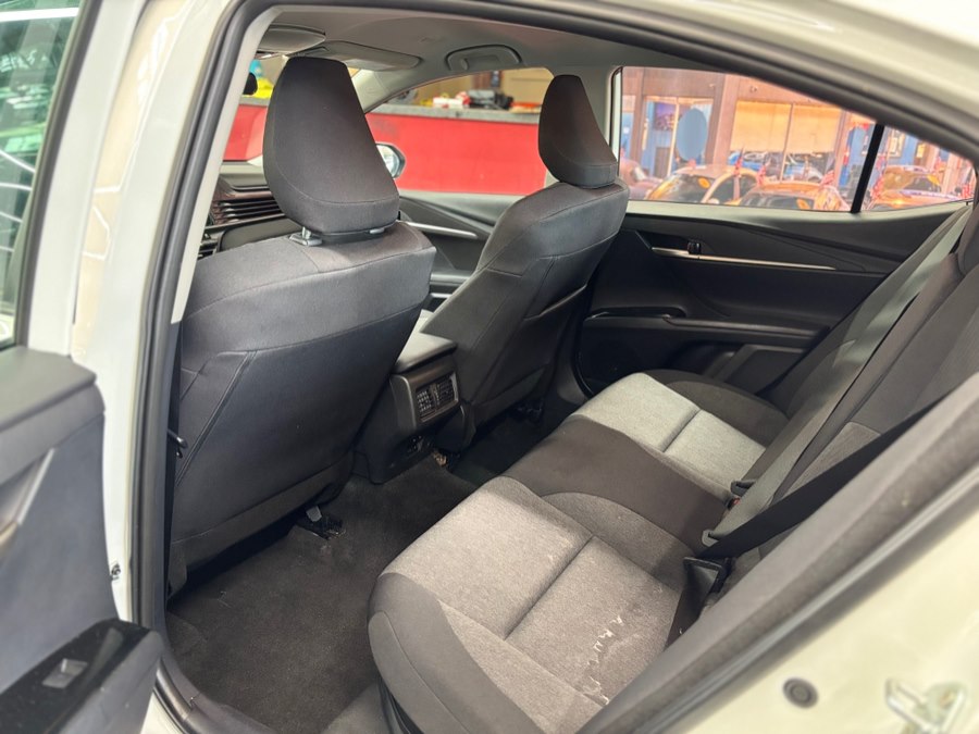 2025 Toyota Camry LE - Photo 14