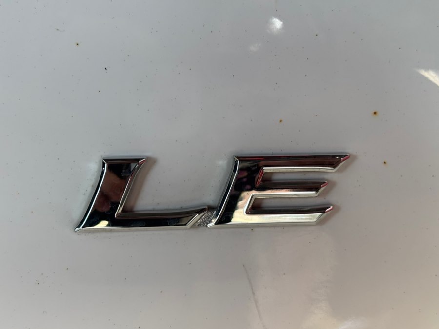 2025 Toyota Camry LE - Photo 34