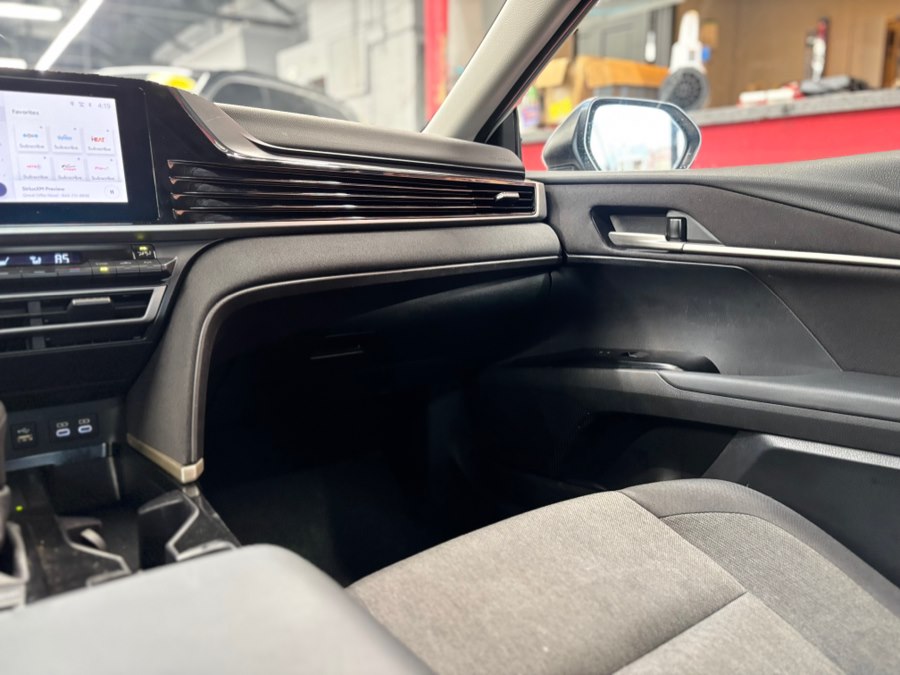 2025 Toyota Camry LE - Photo 26
