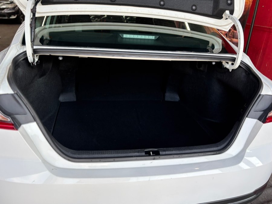 2025 Toyota Camry LE - Photo 7
