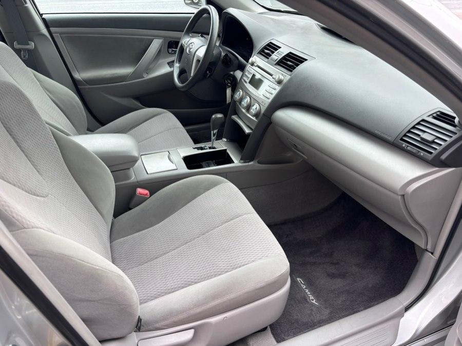 2010 Toyota Camry - Photo 17
