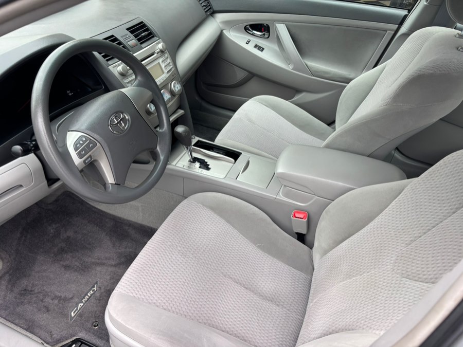 2010 Toyota Camry - Photo 8