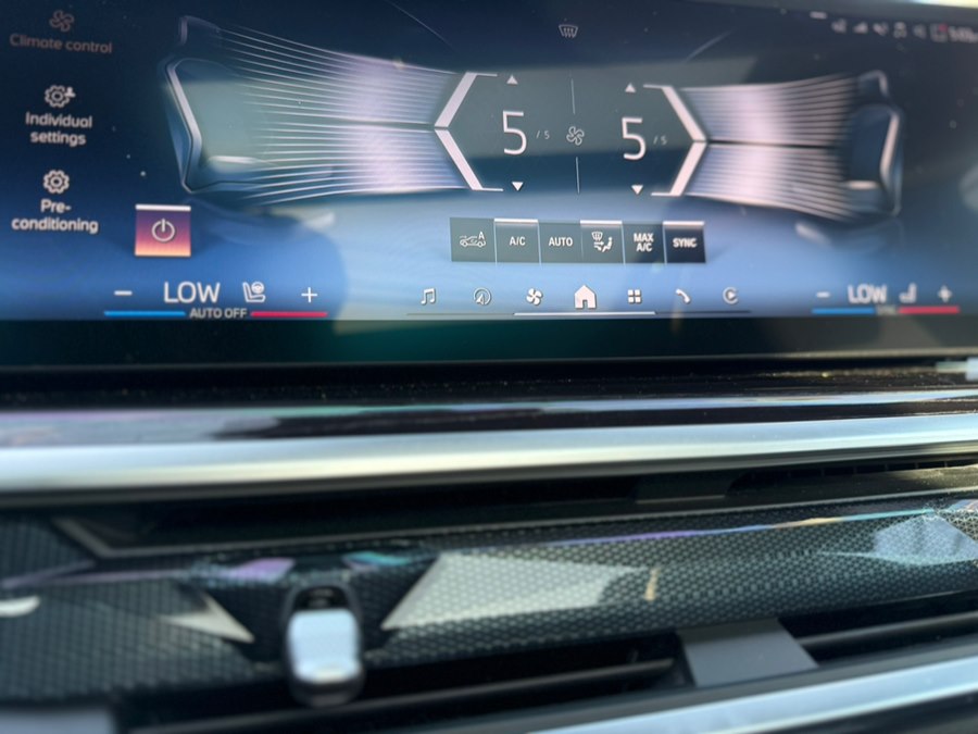 2026 BMW X7 40i - Photo 88