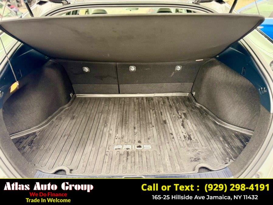 2016 Toyota Prius Three - Photo 7