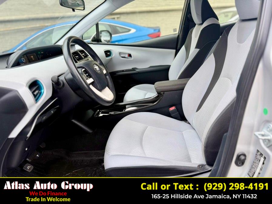2016 Toyota Prius Three - Photo 8