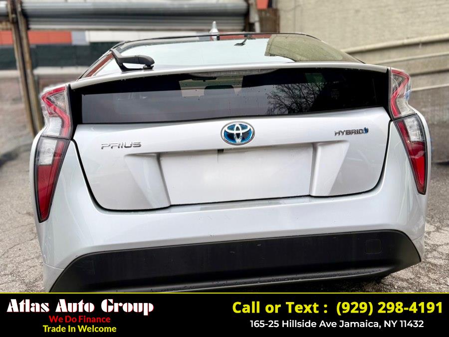 2016 Toyota Prius Three - Photo 6