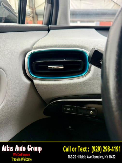 2016 Toyota Prius Three - Photo 16