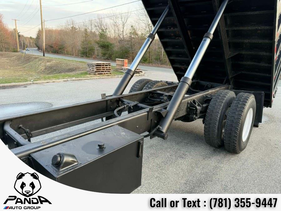 2011 Ford F-750 - Photo 17