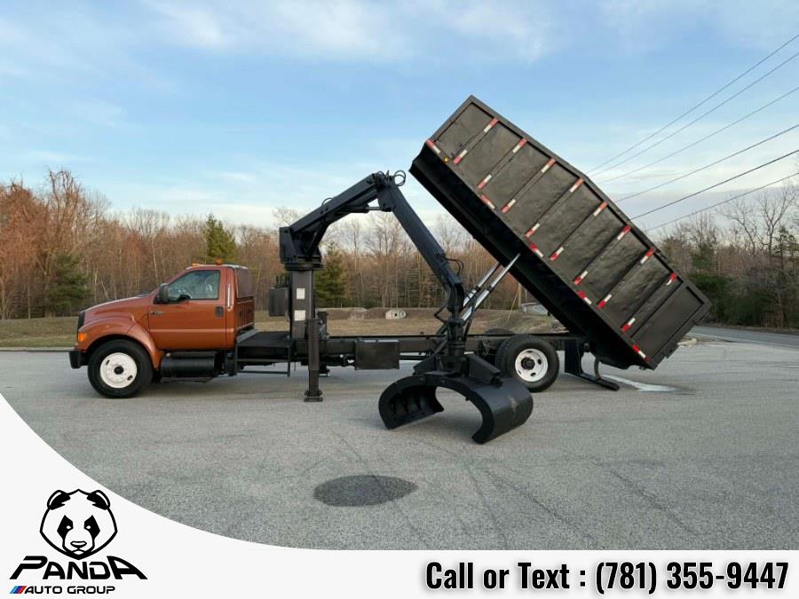 2011 Ford F-750 - Photo 11