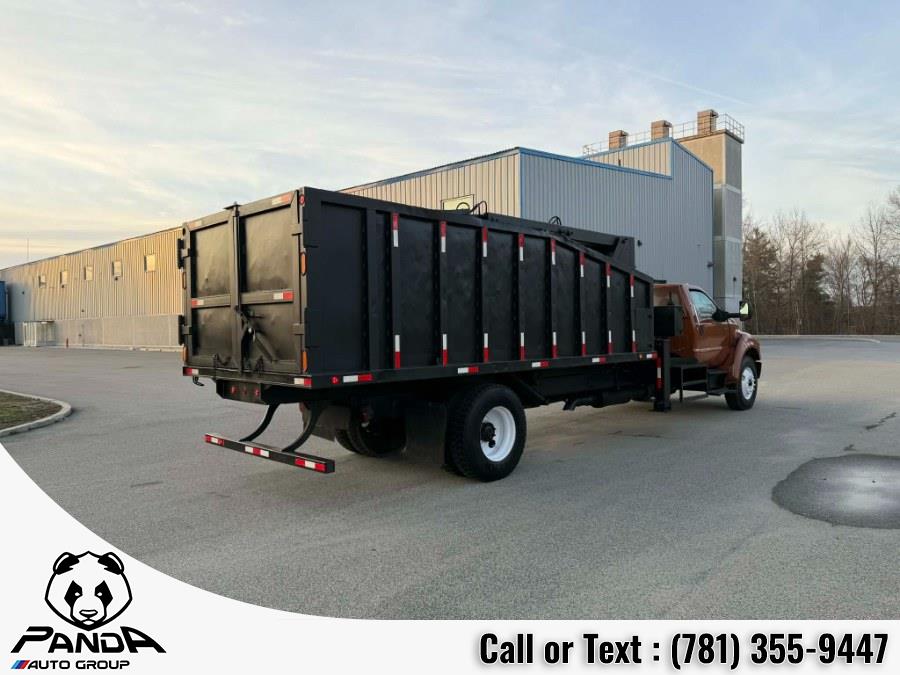 2011 Ford F-750 - Photo 6