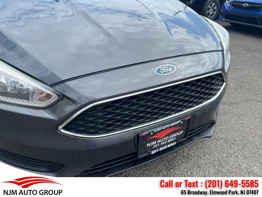 2016 Ford Focus Sedan SE's photo