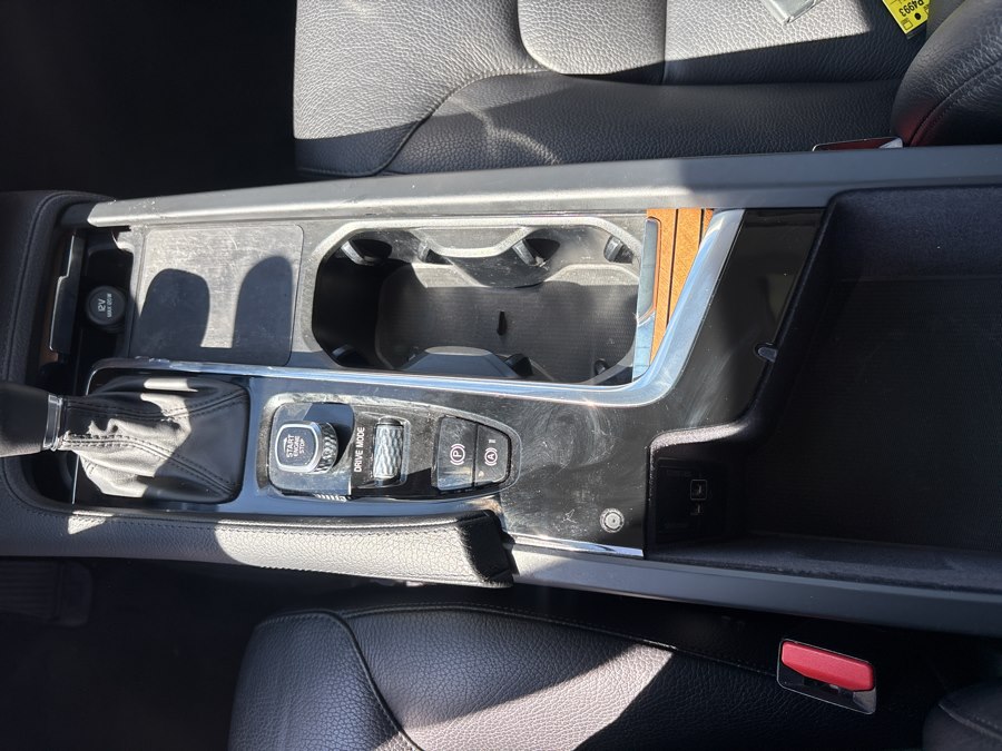 2021 Volvo XC90 Momentum - Photo 25