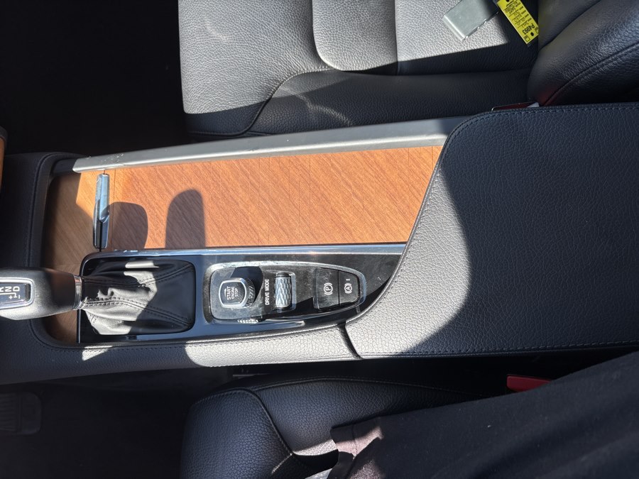 2021 Volvo XC90 Momentum - Photo 24