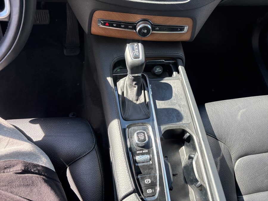 2021 Volvo XC90 Momentum - Photo 23