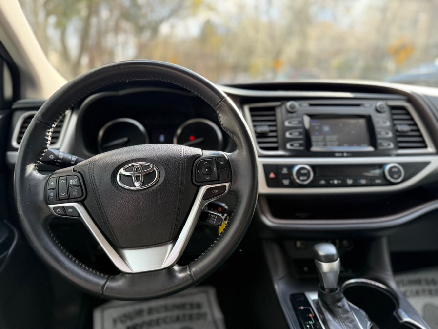 2015 Toyota Highlander LE Plus - Photo 19