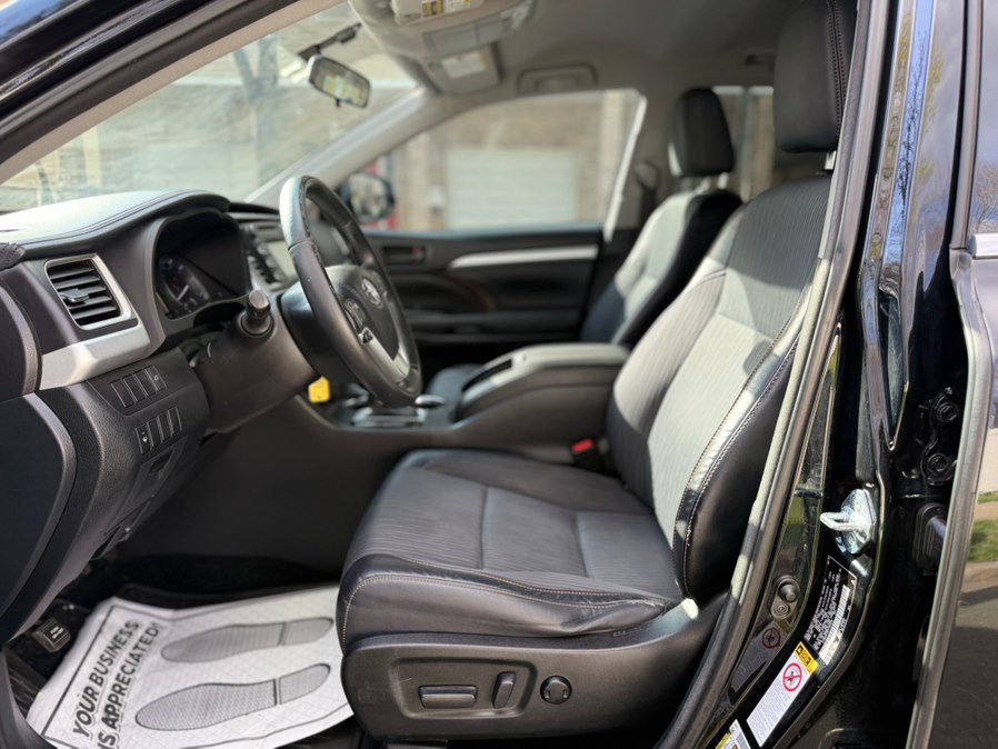 2015 Toyota Highlander LE Plus - Photo 17