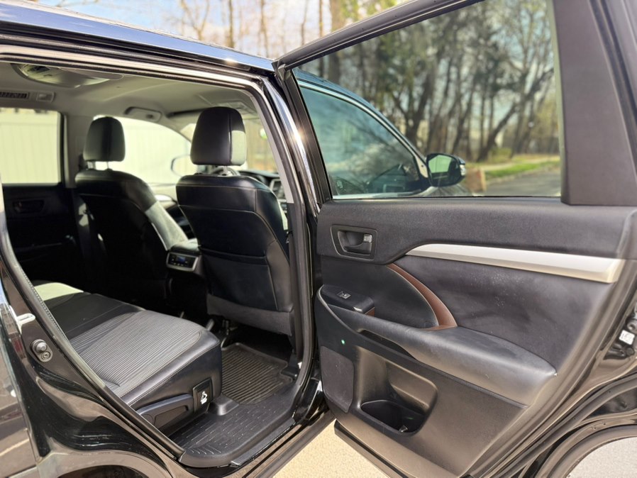 2015 Toyota Highlander LE Plus - Photo 11