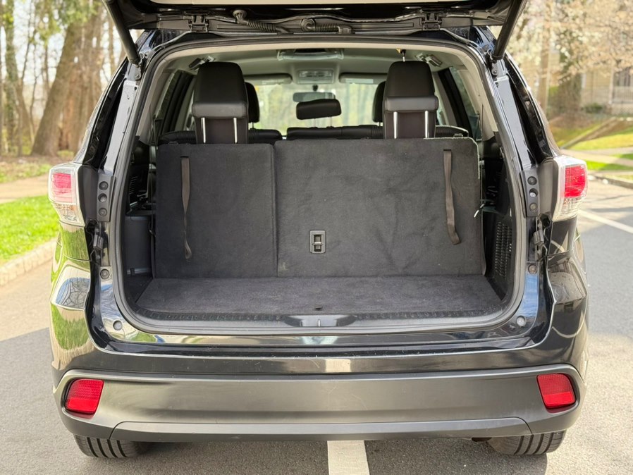 2015 Toyota Highlander LE Plus - Photo 6