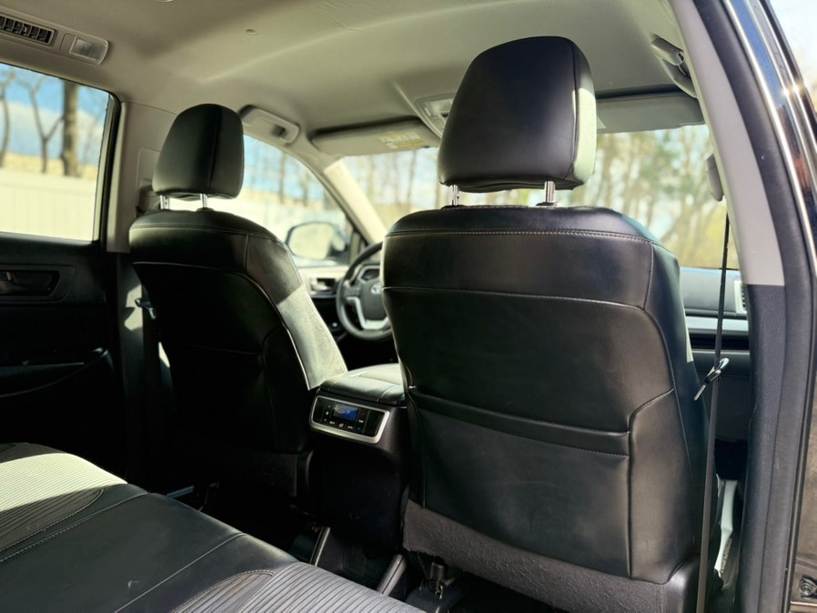 2015 Toyota Highlander LE Plus - Photo 12