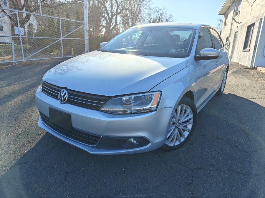Reflex Silver Metallic 2013 Volkswagen Jetta SEL with Nav Sedan Front-Wheel Drive Automatic