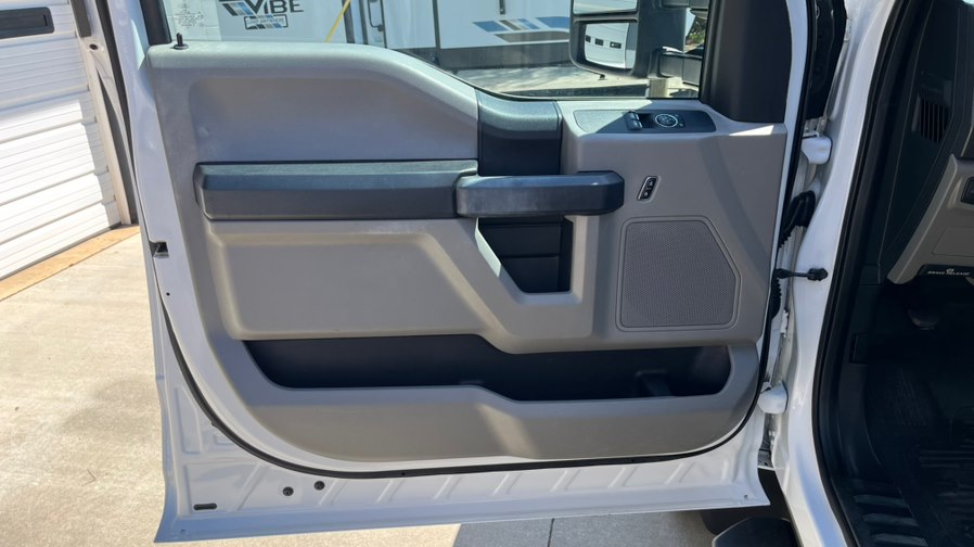 2017 Ford F-550 - Photo 17